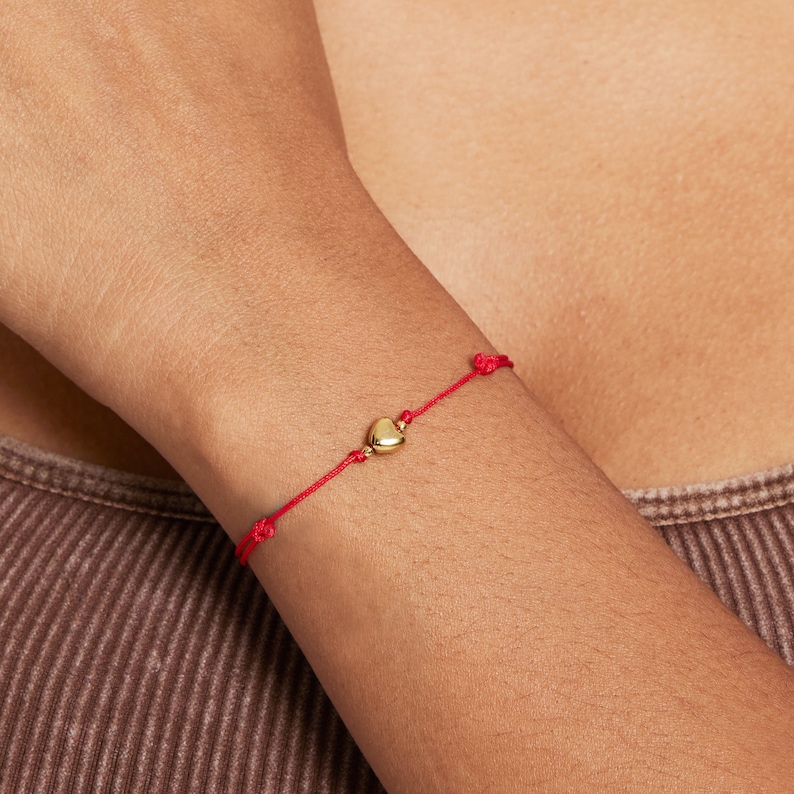 red string bracelet