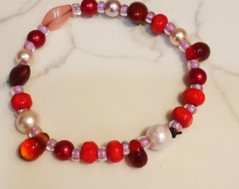Red and pink, small glass pearl bracelet
