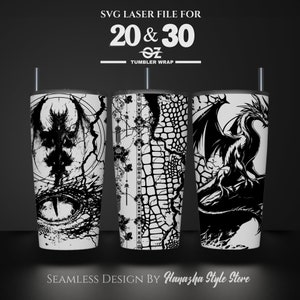 Pu&ograve; includere: Tre involucri per bicchieri neri e bianchi con diversi design. I design includono un drago, uno schema floreale e un drago con un occhio. Il testo "SVG LASER FILE FOR 20 & 30 OZ TUMBLER WRAP" &egrave; nella parte superiore dell'immagine. Il testo "SEAMLESS DESIGN BY Hanazha Style Store" &egrave; nella parte inferiore dell'immagine.
