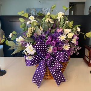 Luxury Purple roses,  lilacs and white daisies Floral Centerpiece with Polka Dot Ribbon – size 21/21/12 . Elegant Spring & Summer Table Déco