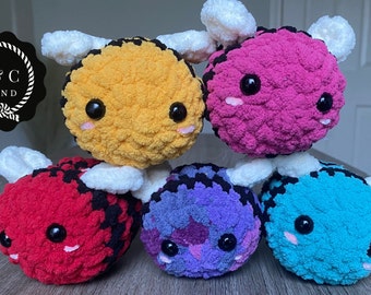 Soft Crochet Bee Plushie, Crochet Stress Relief Bee, Cute Squishy Bee, Plushie Pet,Stress Ball, Hug Friend, colorful gift for friend Dad mom