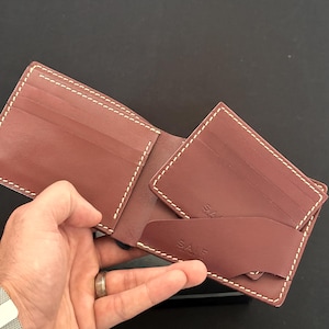 Cartera clásica / Cartera de cuero hecha a mano / Cartera con ventana para identificación / Bolsillo para 9 tarjetas de crédito / Incluye tarjetero delgado desmontable / Cartera con monograma