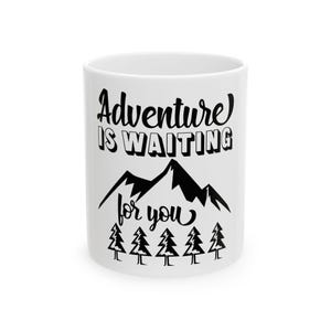 Abenteuer wartet auf Wanderbecher | Camping Geschenk | Natur-Liebhaber-Kaffeetasse | Geschenk für Wanderer | Lustiges Kollegen Geschenk | Wandern Enthusiast Becher