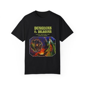 Maglietta con box art magenta dei primi anni '80 di DnD Retro, maglietta di Dungeons and Dragons, maglietta di Fantasy RPG, abbigliamento da giocatore vintage, maglietta unisex Geeky