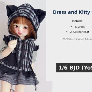 Könnte beinhalten: Eine Puppe mit einem schwarz-grau gestreiften Katzenohrenmantel und passendem Kleid. Die Puppe hat braune Haare und trägt ein graues Hemd darunter. Das Bild enthält den Text "Dress and Kitty Coat" und "1/6 BJD (YoSD)".