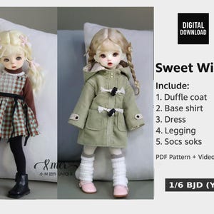 Könnte beinhalten: Zwei Puppen in Winterkleidung. Eine Puppe trägt ein braun-grünes kariertes Kleid mit schwarzen Stiefeln. Die andere Puppe trägt einen grünen Dufflecoat, weiße Beinwärmer und rosa Schuhe. Der Text lautet "Sweet Winter".