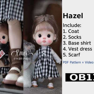 Op de afbeelding: Digitale download afbeelding van een pop gekleed in een zwart-wit geruite vestjurk, jas, sjaal, sokken en basisshirt. De afbeelding bevat de tekst "Hazel" en "OB11".