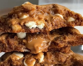 Delicious gourmet large 4oz Biscoff stuffed choc chip cookies. Baked with browned butter and sugar. Soft on the inside and crispy outside