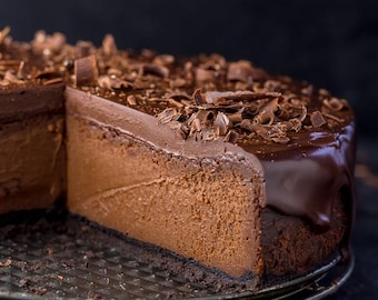 Tripple chocolate cheesecake.Will be shipped frozen and with dry ice. Just take out the night before serving.