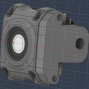 以下が含まれることがあります： レンズとサイドマウントが付いたグレーの3Dカメラモデル。カメラは丸みを帯びた長方形の形状とテクスチャ加工された表面で設計されています。