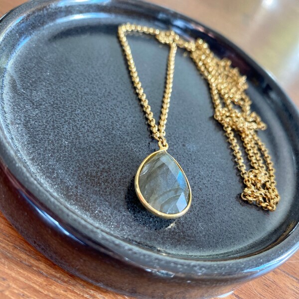 Labradorite - Pierre de protection - Le Temple Yogi Labradorite - Pierre de protection - Le Temple Yogi