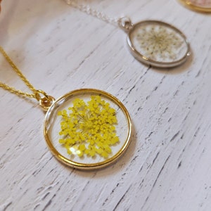 Yellow Queen Anne&#39;s Lace Necklace, Pressed Flower Necklace, Gift for Her, Gift for Mom