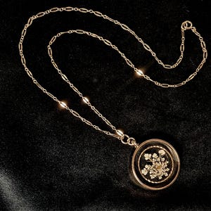 White Queen Annes Lace Necklace, Pressed Flower Necklace, Gift for Her, Gift for Mom