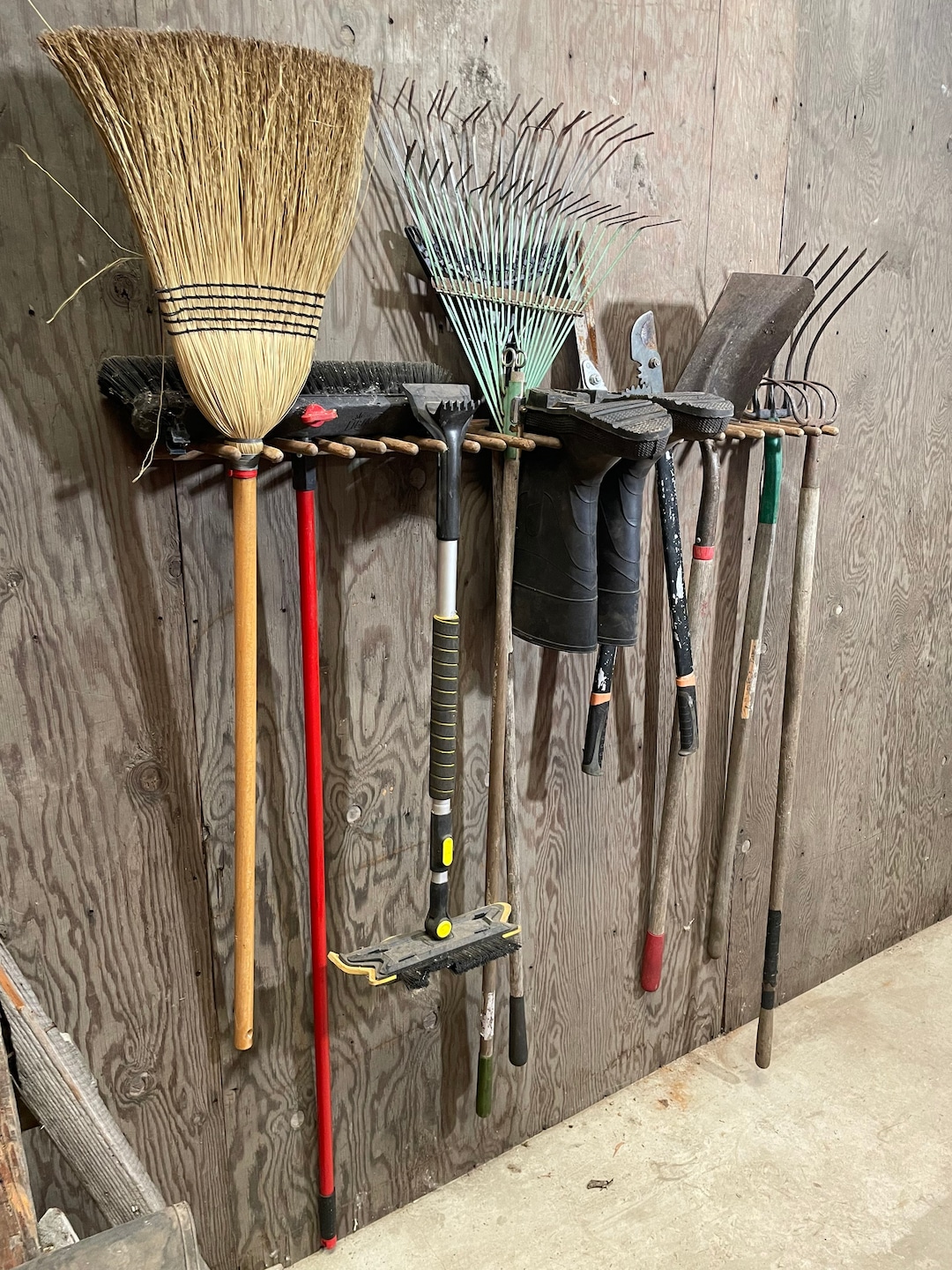 1 Vintage Garden Tool Wall Storage Rack 511/4 X 71/4 Versatile