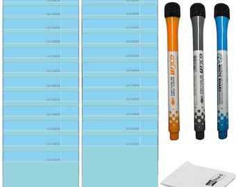 Könnte beinhalten: Ein Satz hellblauer IA-Karten mit weißen Linien, zusammen mit orangefarbenen, grauen und blauen Whiteboard-Markern und einem kleinen weißen Radiergummi. Die Marker haben schwarze Spitzen und den Text "GXin" und "WHITE BOARD MARKER".