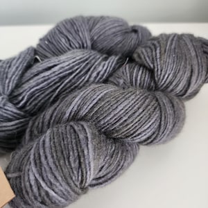 Garen-Manos del Uruguay, zijdemix, Kohl, merinowol/zijdemix, 150 Yards