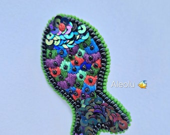 Broche brodée, broche brodée à la main,  broderie contemporaine, broderie artisanale, broche poisson, broche colorée, cadeau femme, broche