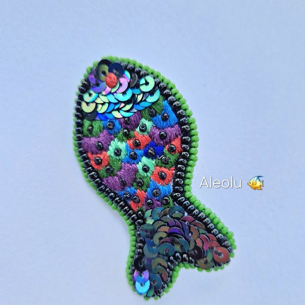 Broche brodée, broche brodée à la main,  broderie contemporaine, broderie artisanale, broche poisson, broche colorée, cadeau femme, broche