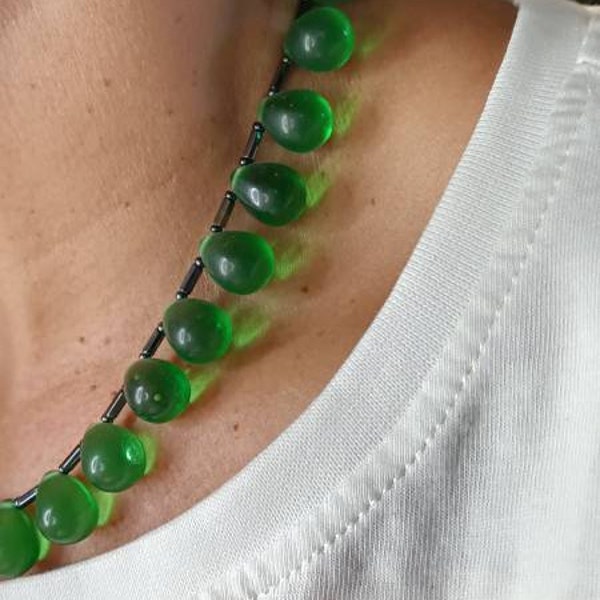 Collier Vert en verre, Collier gouttes en verre, Necklace,  Collier Vert,  Bijoux femme, Sautoir, Collier en hématite, Sautoir