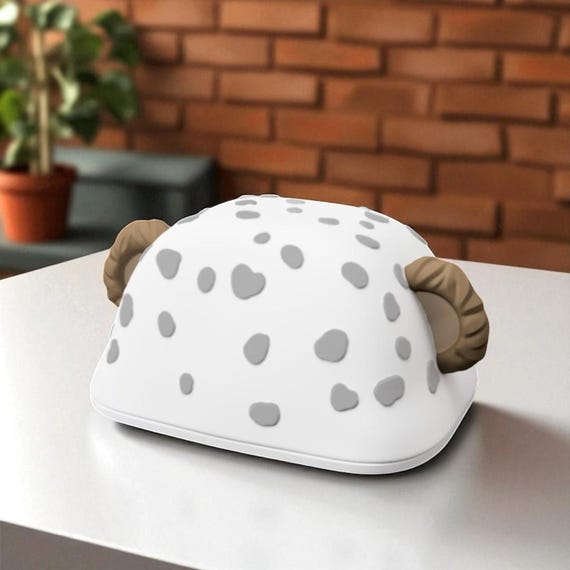 Kuma's Hat TCG Deck Box: 100-Card Capacity, Dice Storage