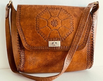 1970s Vintage Hand Tooled Leather Crossbody Satchel | 70s Tooled Leather Messenger Bag | Tan Leather Bag | Hand Carved Leather Purse