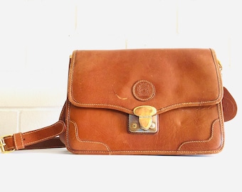 1990s Vintage Tan Leather Crossbody Satchel| Classic Tan Leather Vintage Crossbody Bag| 90s Vintage Messenger Bag| Brown Leather Vintage Bag