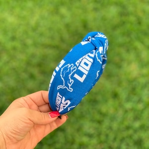 Detroit Lions Knotted Headband: Football Team Spirit