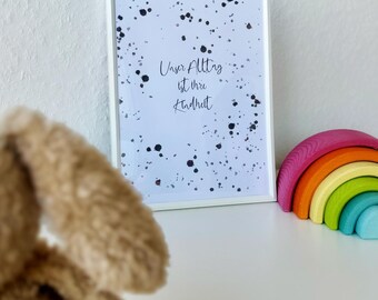 Póster infantil A4: Nuestra vida cotidiana es tu infancia. Lunares, estampado, habitación infantil, salpicaduras de pintura, cita.