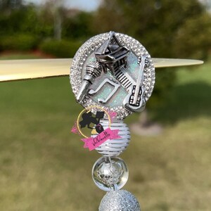 Bobine de badge, cadeau de soins de santé, carte d'identité professionnelle, badge RN, carte d'identité professionnelle de professeur de musique, cadeau collègue, cadeau enseignant, personnalisé, bling, musique à mon coeur