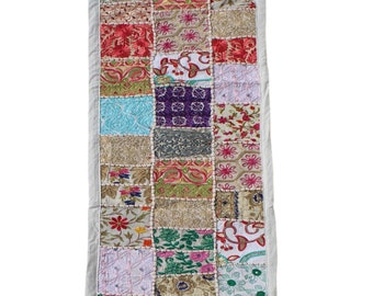 ヴィンテージサリーパッチワークテーブルランナー：ボヘミアン風インドタペストリー
