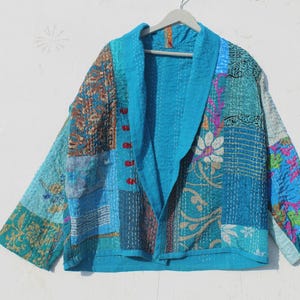Sidenlappstickad Kantha-jacka: Vintagebroderad boho-kappa