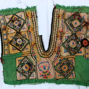 Vintage banjara geborduurd nekstuk: Sindh Zari-patch