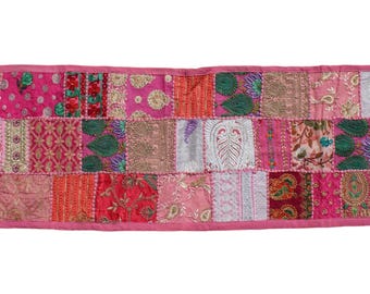 刺繍パッチワークテーブルランナー：手作りインド綿装飾