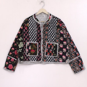 Handgemaakt gewatteerd katoenen jasje, omkeerbaar Kantha bloemenpatchwork, Indiase boho-cardigan