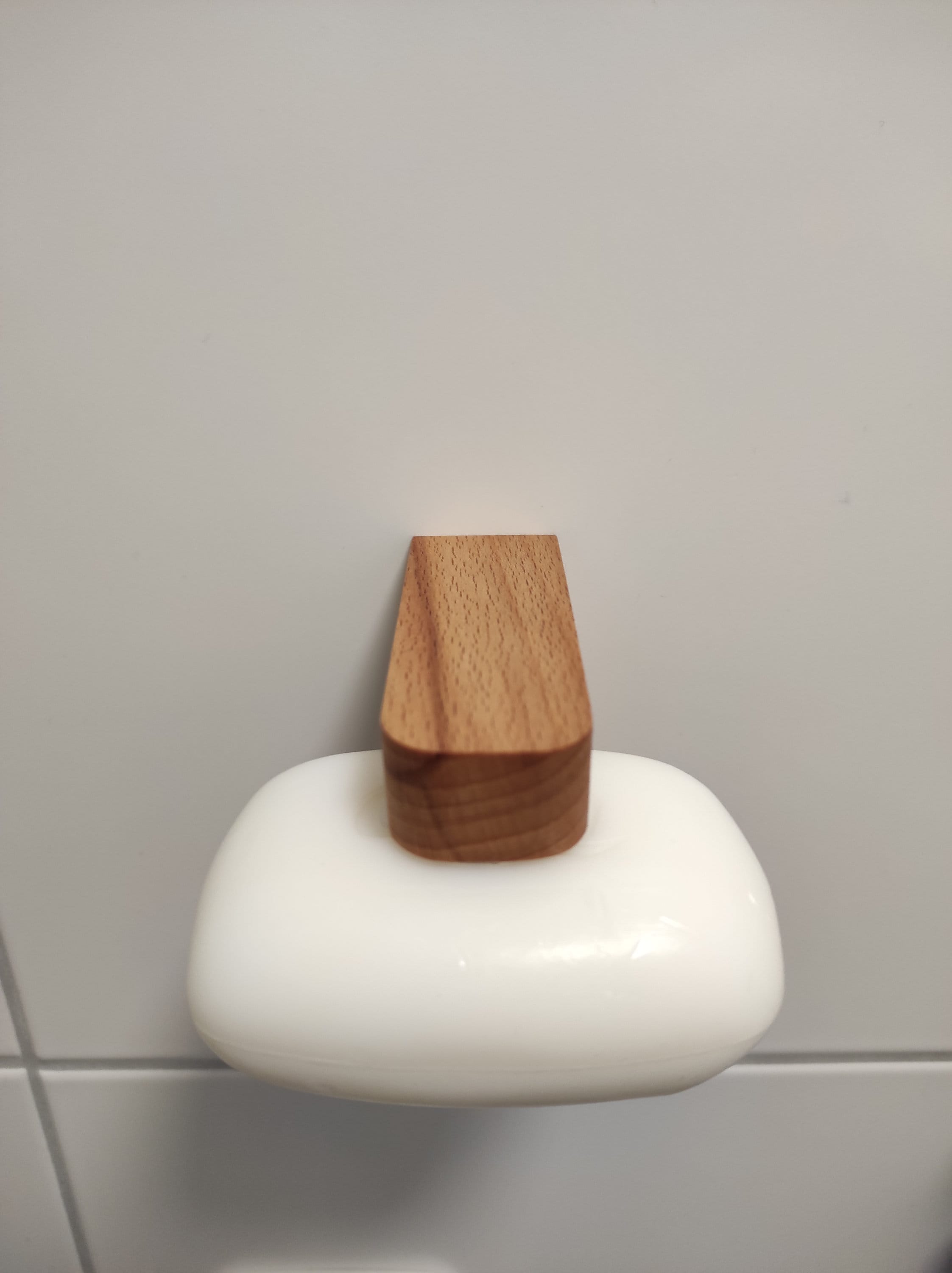 Magnetic soap holder / wooden soap holder / including plate for the soap