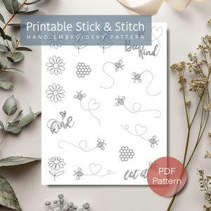 Puede incluir: Patrón de bordado de punto de palo y punto de costura imprimible con abejas, flores, panal y la frase "Bee Kind". El patrón está sobre un fondo blanco e incluye el texto "Let it Bee" y "PDF Pattern".