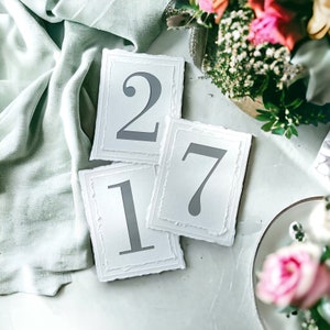Numeri da tavolo per matrimonio - Numeri da tavolo strappati a mano su carta di cotone - Numeri da tavolo su carta ruvida - Numeri da tavolo in carta
