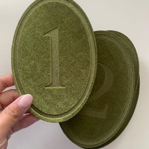 Hochzeit Samt Tischnummern - Samt Tischnummern - Tischnummern auf Stoff - Ovale Tischnummern aus Samt