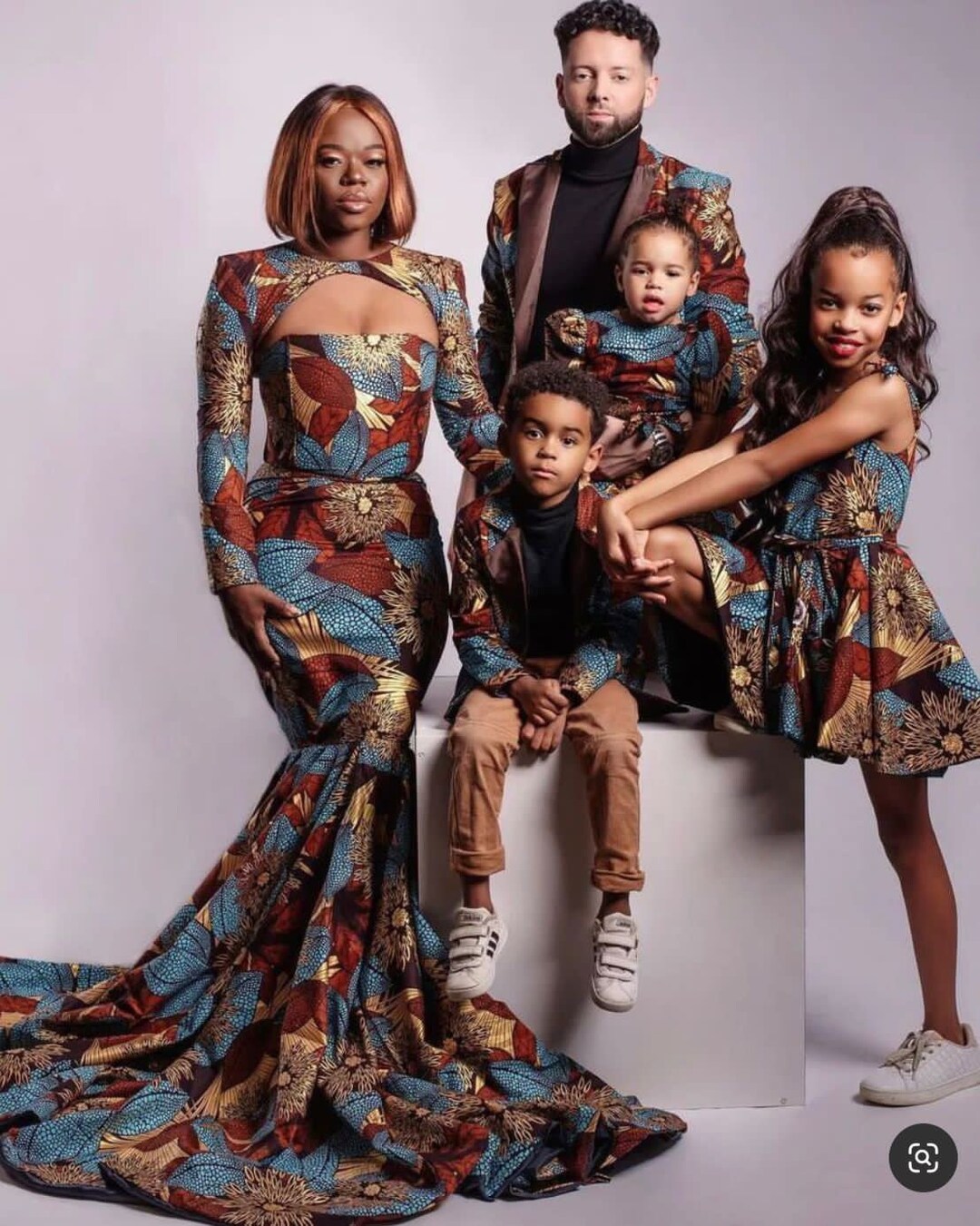 Family photoshoot matching hot sale outfits