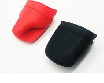 2 Pack Mini Oven Gloves Mitts Pot Holders for Air Fryer Secure Grip Design, Heat-Resistant Kitchen Mitts Red/Black