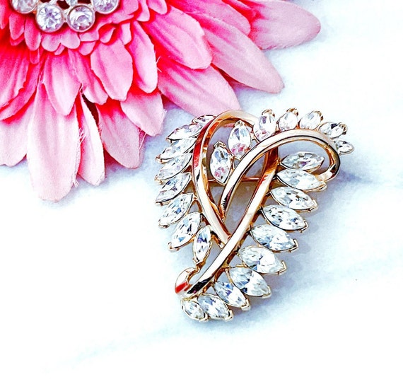 Vintage Crown Trifari Rhinestone Heart Brooch Pin - image 3