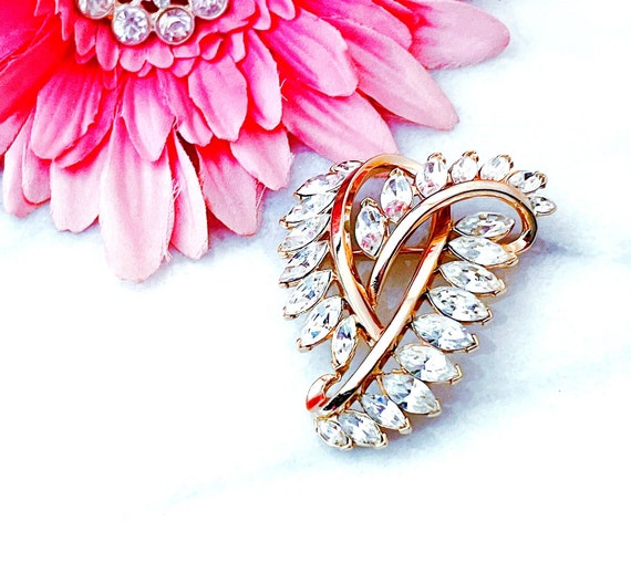 Vintage Crown Trifari Rhinestone Heart Brooch Pin - image 7