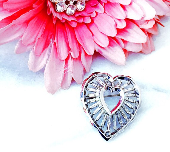 Vintage Crown Trifari Baguette Heart Brooch Pin, … - image 3