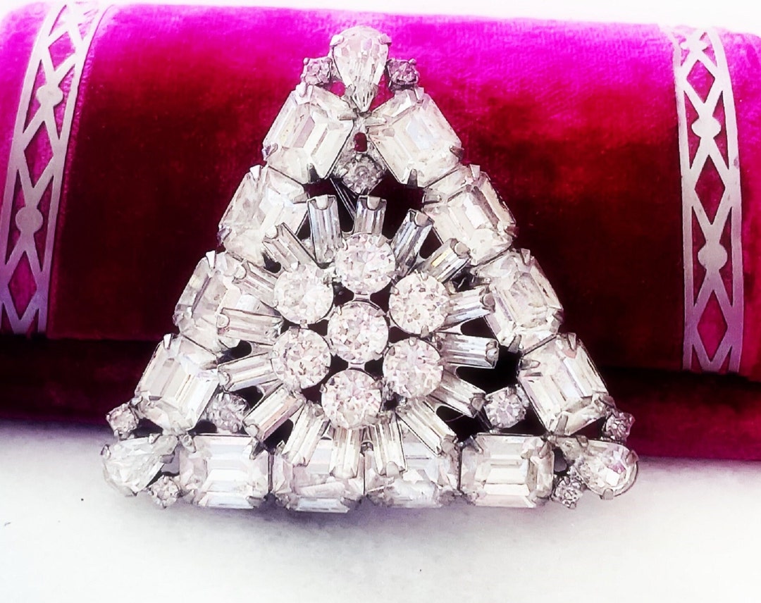 Vintage Weiss Triangle Rhinestone Brooch - Etsy