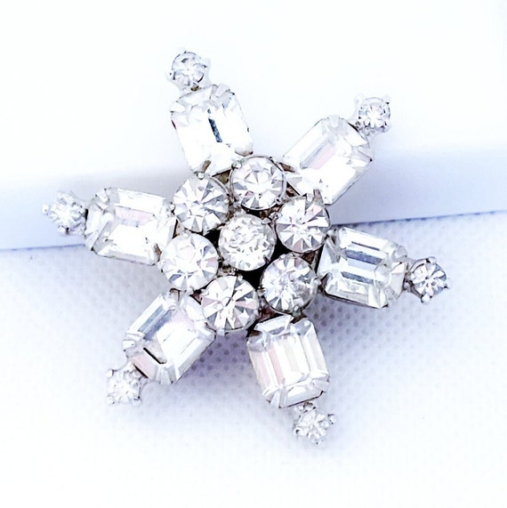 Stunning Vintage Weiss Snowflake Brooch, Christma… - image 3