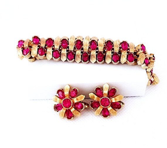 Vintage Crown Trifari Fuchsia Pink Bracelet and C… - image 7