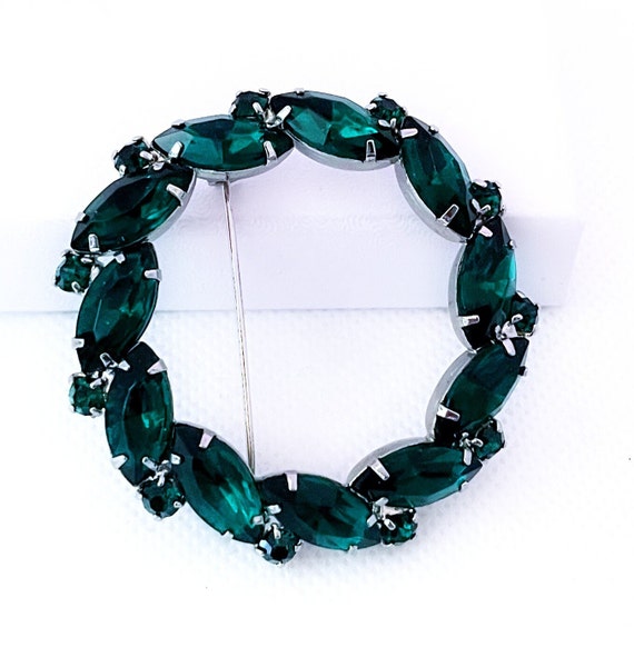 Vintage Christmas Green Rhinestone Wreath Brooch,… - image 2