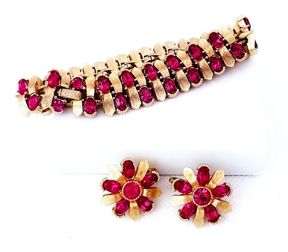 Vintage Crown Trifari Fuchsia Pink Bracelet and C… - image 3