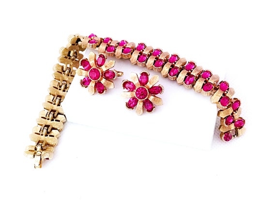 Vintage Crown Trifari Fuchsia Pink Bracelet and C… - image 8