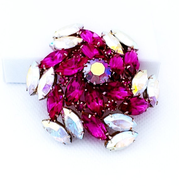 Vintage Fuchsia Pink Rhinestone Brooch Pin - image 7